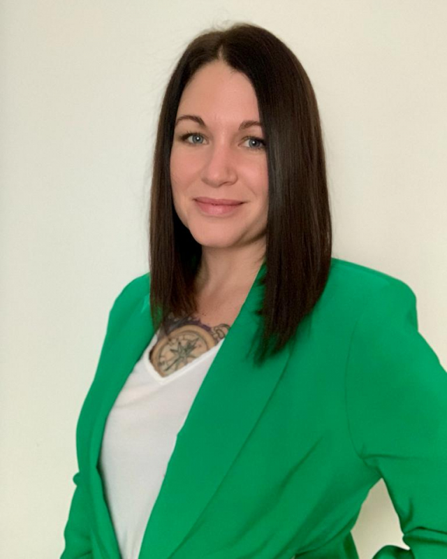 Ashleigh (3) Ashleigh (3)